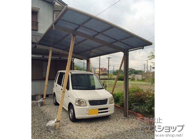 三重県北牟婁郡紀北町のLIXIL リクシル（トステム）のカーポート カーブポートシグマIII 積雪〜20cm対応 施工例