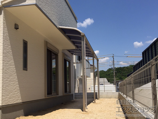 岐阜県多治見市ののテラス屋根 プレシオステラス R型 テラスタイプ 連棟　積雪〜20cm対応＋吊下げ式物干し 施工例