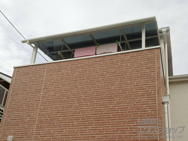 大阪府八尾市のLIXIL リクシル（トステム）のバルコニー・ベランダ屋根 ライザーテラスII R型 屋根タイプ 単体 積雪〜20cm対応 施工例
