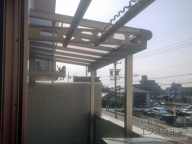 愛知県名古屋市のLIXIL リクシル（トステム）のバルコニー・ベランダ屋根 パワーアルファ F型 屋根タイプ 単体 積雪〜30cm対応＋吊り下げ物干し 施工例