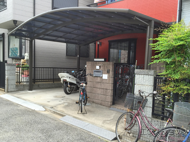 東京都葛飾区のLIXIL リクシル（トステム）のカーポート カーブポートシグマIII ワイド 積雪〜20cm対応 施工例