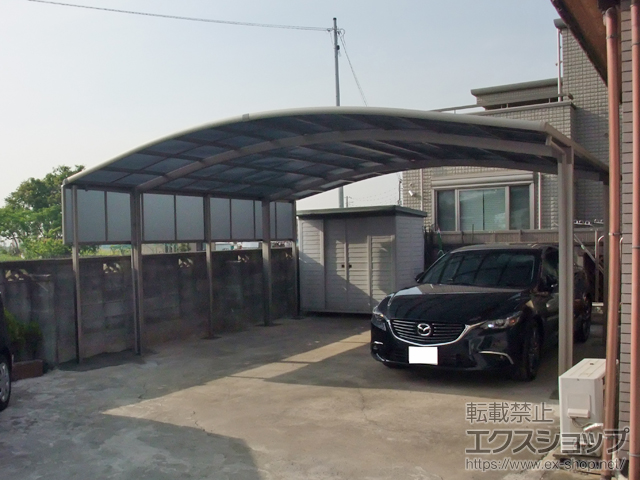 埼玉県久喜市のLIXIL リクシル（トステム）のカーポート カーブポートシグマIII ワイド 積雪〜20cm対応＋サイドパネル 施工例