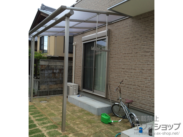 愛知県犬山市ののテラス屋根 プレシオステラス F型 テラスタイプ 単体 積雪〜20cm対応＋吊り下げ物干し 標準2本入り×1セット 施工例