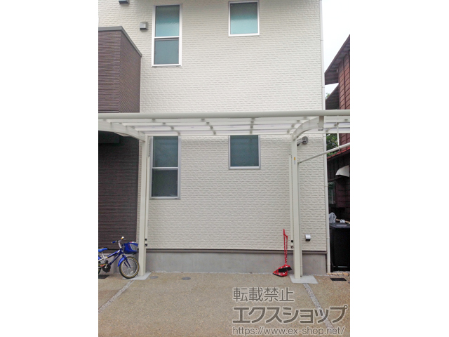 東京都世田谷区ののカーポート レイナポートREグラン 前下がり 積雪〜20cm対応＋着脱式サポート 標準・ハイルーフ兼用 2本入り×1セット 施工例