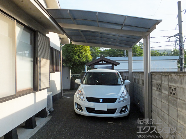 東京都あきる野市のLIXIL リクシル（トステム）のカーポート エックスルーフ 前上がり 積雪〜20cm対応 施工例
