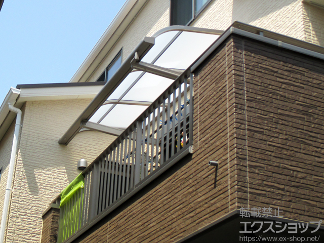 東京都大田区のLIXIL リクシル（トステム）のカーポート ライザーテラスII R型 ルーフタイプ 単体 積雪〜20cm対応 施工例