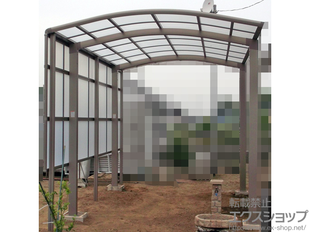 埼玉県児玉郡美里町のLIXIL リクシル（トステム）のカーポート カルエードシグマIII 積雪〜20cm対応＋カルエードシグマIII サイドパネル 奥行サイズ：50タイプ用 施工例