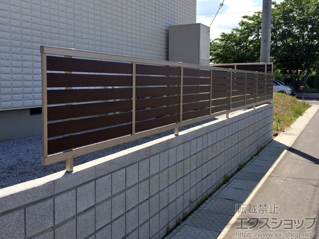 埼玉県熊谷市のLIXIL リクシル(新日軽)のフェンス・柵・塀 セレビューフェンス RP3型 自在柱式 施工例