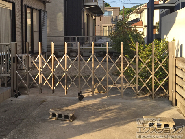 長崎県西彼杵郡長与町ののカーポート トリップゲート RA型 ノンレール 片開き 33S 施工例