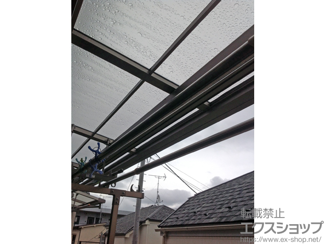 東京都足立区のLIXIL リクシル（トステム）のバルコニー・ベランダ屋根 ライザーテラスII F型 屋根タイプ 単体 積雪〜20cm対応 施工例