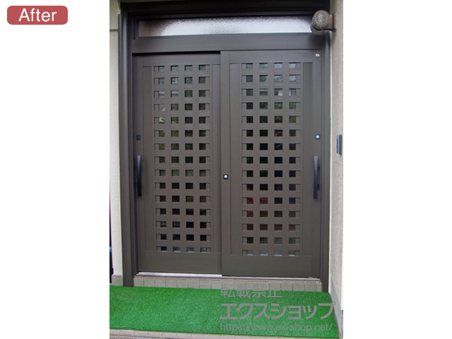 徳島県鳴門市のLIXIL リクシル（トステム）の玄関ドア リシェント玄関引戸 PG仕様2枚建戸ランマ付14型(井桁格子) 施工例