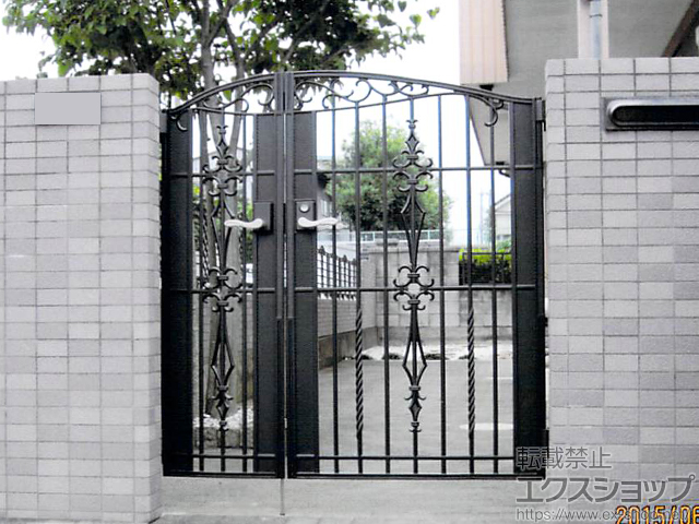 群馬県前橋市のの門扉 キャスティナD型 両開き親子開き　柱使用 施工例