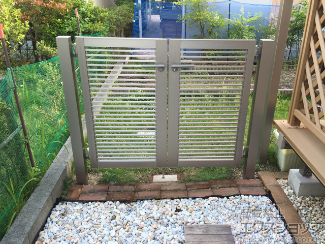 静岡県浜松市のの門扉 プレスタ門扉 1型 細横桟 両開き 柱使用 施工例