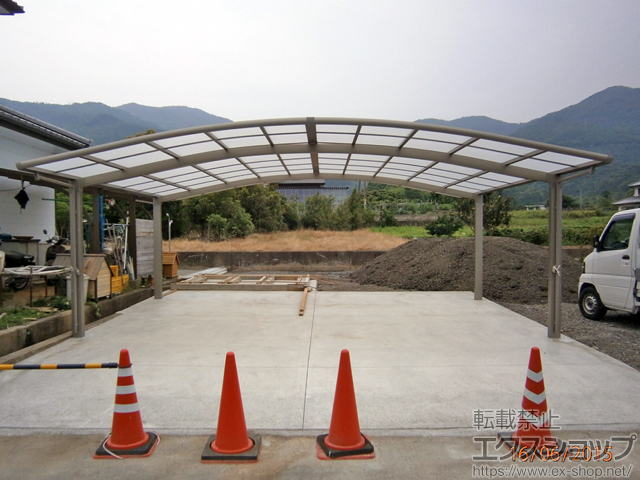 徳島県吉野川市のLIXIL リクシル（トステム）のカーポート カーブポートシグマIII ワイド 積雪〜20cm対応 施工例
