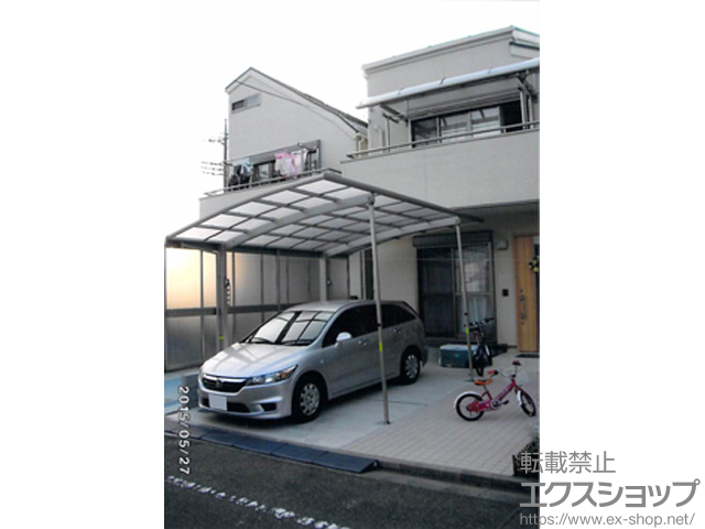 東京都葛飾区ののカーポート レイナポートグラン　積雪〜20cm対応＋水平式物干し 標準 2本入り×1セット＋サイドパネル＋着脱式サポート 標準・ハイルーフ兼用 2本入り×1セット 施工例