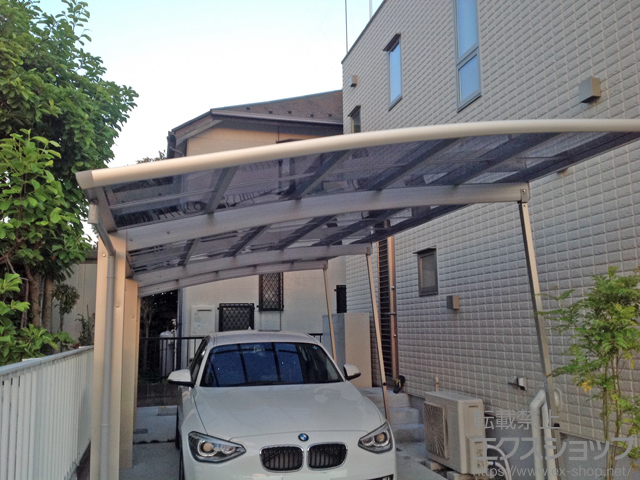 東京都町田市ののカーポート レイナポートグラン 延長　積雪〜20cm対応＋着脱式サポート 標準・ハイルーフ兼用 2本入り×1セット/1本入り1セット 施工例