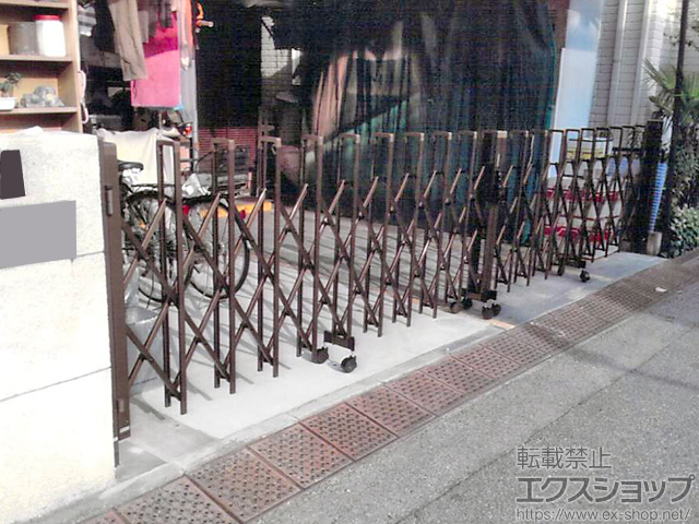 東京都足立区ののカーゲート トリップゲート RB型 ノンレール 両開き 60W(30S+30M) 施工例