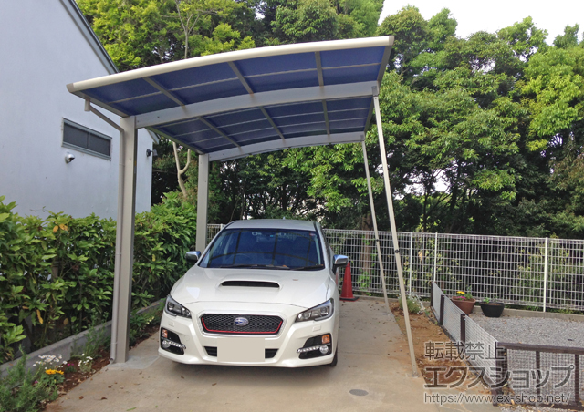 茨城県取手市ののカーポート レイナポートグラン　積雪〜20cm対応＋着脱式サポート 標準・ハイルーフ兼用 2本入り×1セット 施工例