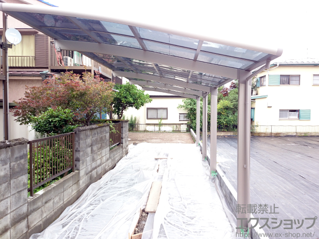 東京都八王子市のLIXIL リクシル（トステム）のカーポート カーブポートシグマIII 縦連棟 積雪〜20cm対応＋着脱式サポート ロング柱23用 1本入り×4セット 施工例