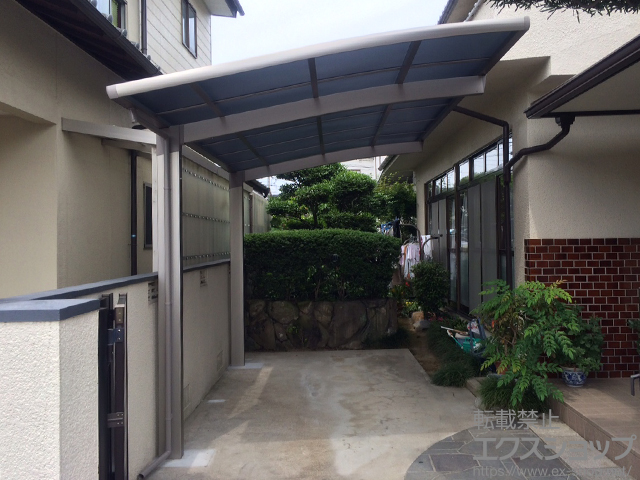 岡山県岡山市のLIXIL リクシル（トステム）のカーポート カーブポートシグマIII 積雪〜20cm対応 施工例