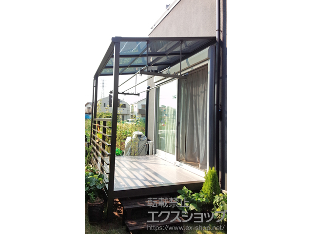 東京都町田市のLIXIL リクシル（トステム）のテラス囲い・サンルーム ほせるんですII F型 オープンタイプ ロング柱仕様 積雪〜20cm対応＋吊り下げ物干し ワイド 2本入 施工例