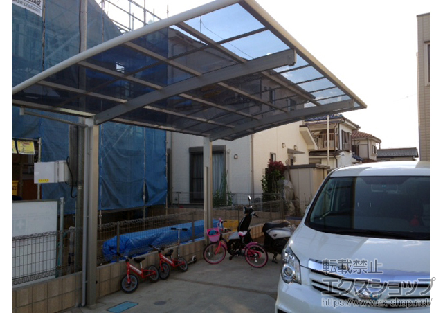 埼玉県入間市ののカーポート レイナポートグラン　積雪〜20cm対応＋着脱式サポート 標準・ハイルーフ兼用 2本入り 施工例