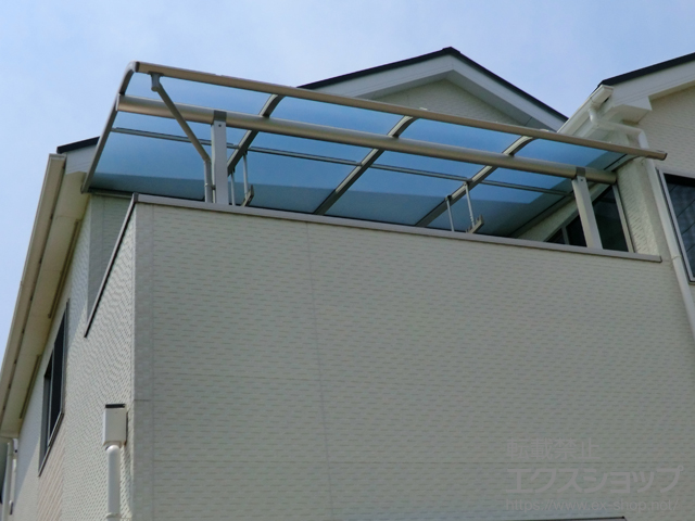 奈良県北葛城郡河合町ののバルコニー・ベランダ屋根 ヴェクターテラス R型 屋根タイプ 単体 積雪〜20cm対応＋吊り下げ式物干し 施工例