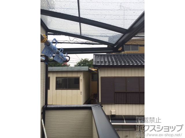 埼玉県さいたま市のLIXIL リクシル（トステム）のバルコニー・ベランダ屋根 パワーアルファ L型 ルーフタイプ 単体 積雪〜30cm対応 施工例