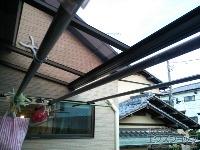 神奈川県横浜市のLIXIL リクシル（トステム）のバルコニー・ベランダ屋根 ライザーテラスII F型 ルーフタイプ 単体 積雪〜20cm対応 施工例