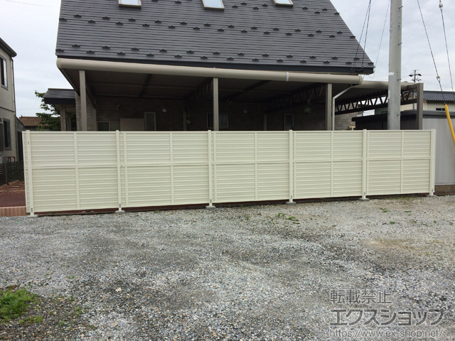 長野県松本市ののフェンス・柵 プレスタフェンス 8型 横ルーバー アルミ多段柱使用 施工例