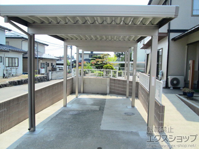 福島県会津若松市のLIXIL リクシル（トステム）のカーポート テリオスポートIII 3000 縦連棟 角柱8本仕様 積雪〜100cm対応 施工例