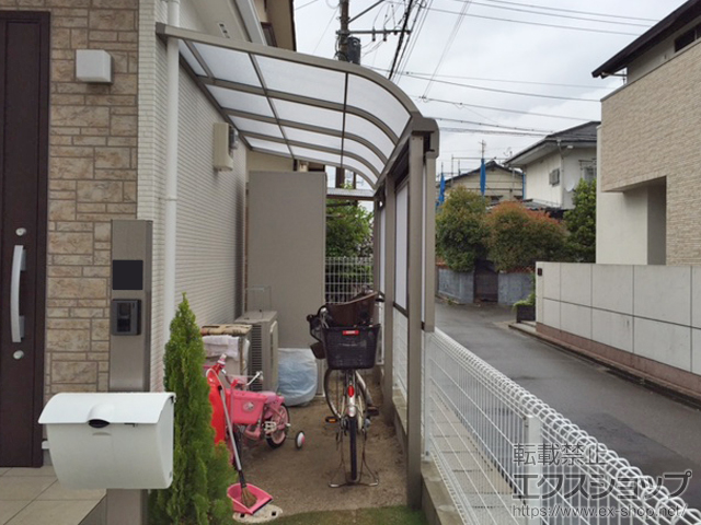 福岡県福岡市のLIXIL リクシル（トステム）のテラス屋根 ライザーテラスII R型 テラスタイプ 単体 積雪〜20cm対応＋前面スクリーン1段 施工例