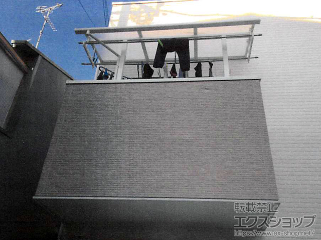 大阪府高石市のLIXIL リクシル（トステム）のバルコニー・ベランダ屋根 ライザーテラスII R型 屋根タイプ 単体 積雪〜20cm対応＋吊り下げ物干し 施工例