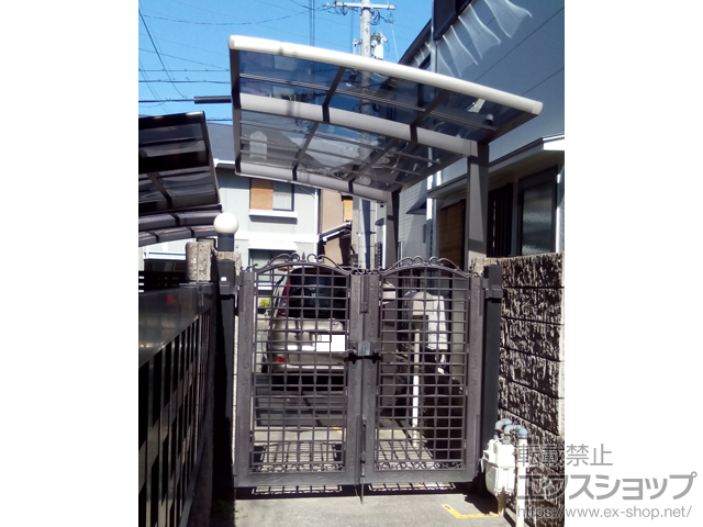 兵庫県伊丹市のLIXIL リクシル（トステム）のサイクルポート・駐輪場 カーブポートシグマIII ミニ 積雪〜20cm対応 施工例