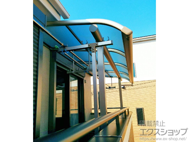 神奈川県相模原市ののバルコニー・ベランダ屋根 ヴェクターテラス R型 屋根タイプ 単体 積雪〜20cm対応＋吊り下げ式物干し 標準 2本入×1 施工例