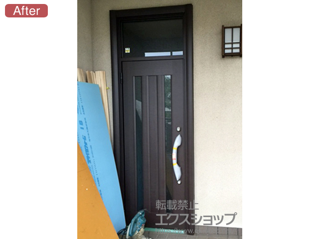 埼玉県さいたま市のLIXIL リクシル（トステム）の玄関ドア リシェント アルミ仕様20片開き(ランマ付)L P2型 施工例