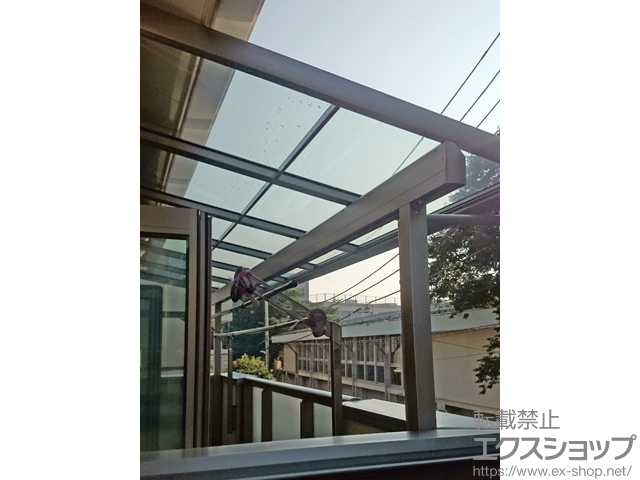 東京都昭島市のLIXIL リクシル（トステム）のバルコニー・ベランダ屋根 パワーアルファ F型 屋根タイプ 単体 積雪〜30cm対応 施工例