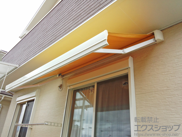 滋賀県守山市のLIXIL リクシル（トステム）のオーニング・日よけ 【特注】彩風S型 電動リモコン式 施工例