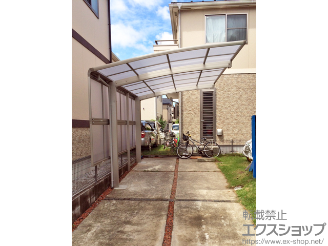 埼玉県さいたま市ののカーポート プレシオスポート 積雪〜20cm対応＋サイドパネル＋着脱式補助柱 標準・ハイルーフ兼用 2本入り×1セット 施工例