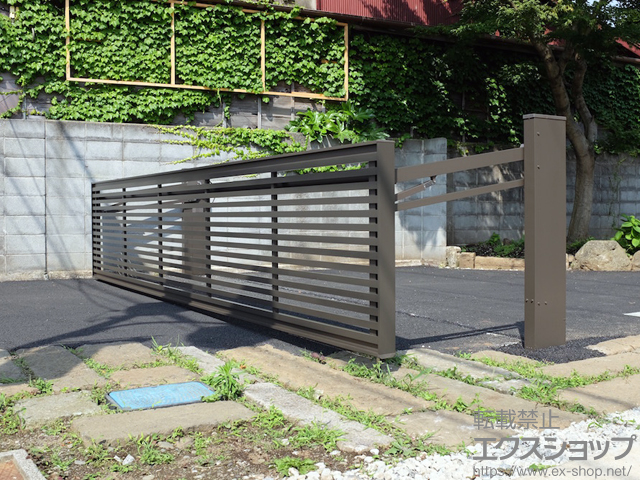 神奈川県秦野市ののカーゲート 【特注】ワイドオーバードアS3型 電動式＋リモコン送信器PDC-3型(追加用)×2セット 施工例