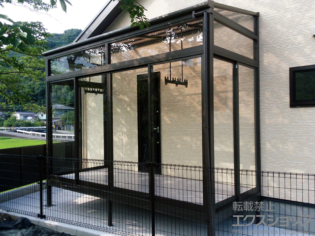熊本県上天草市ののテラス囲い・サンルーム サンクスペースII F型 ランマ有り ガラス組み込みタイプ 床納まり 積雪〜20cm対応 施工例