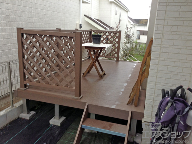 神奈川県横浜市ののウッドデッキ リウッドデッキ 200＋リウッドステップ5型 Sタイプ(1段)＋リウッドデッキフェンス2型＜ラチス格子＞ 施工例