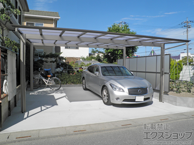 埼玉県越谷市ののカーポート アーキデュオ ワイド 積雪〜20cm対応＋アーキデュオ ワイド サイドパネル 施工例