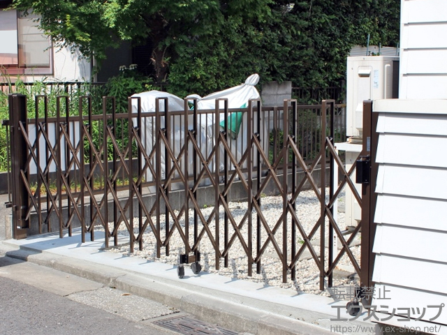 神奈川県横浜市ののカーゲート トリップゲート RA型 ノンレール 片開き 35S 施工例