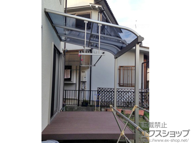 大阪府堺市ののテラス屋根 ヴェクターテラス R型 テラスタイプ 単体 積雪〜20cm対応＋吊り下げ式物干し 標準 2本入×1セット 施工例