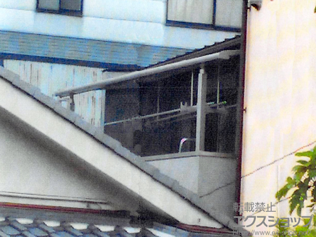 大阪府大阪市のLIXIL リクシル（トステム）のバルコニー・ベランダ屋根 ライザーテラスII F型 屋根タイプ 単体 積雪〜20cm対応 施工例