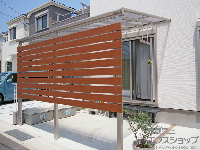 神奈川県横須賀市のykkapテラス屋根施工例 ヴェクターテラス F型 テラスタイプ 単体 積雪 cm対応 テラス屋根専用目隠しパネル 横格子 124 25 5本 2段 吊り下げ式物干し 標準 2本入 1