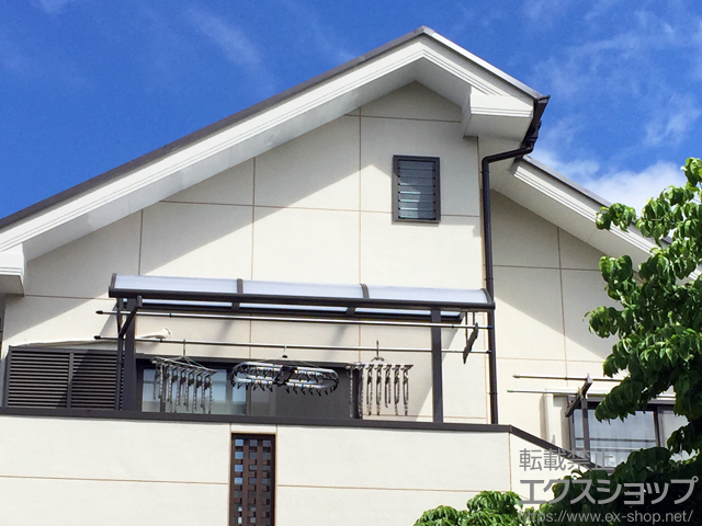 東京都東村山市のLIXIL リクシル（トステム）のバルコニー・ベランダ屋根 ライザーテラスII R型 屋根タイプ 単体 積雪〜20cm対応＋吊り下げ物干し 標準2本入り×1セット 施工例