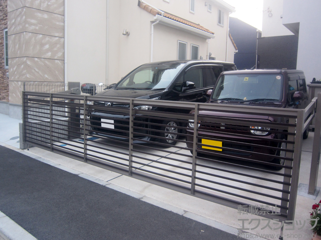 神奈川県横浜市ののカーゲート ワイドオーバードアS1型 マテリアルカラー 電動式 施工例