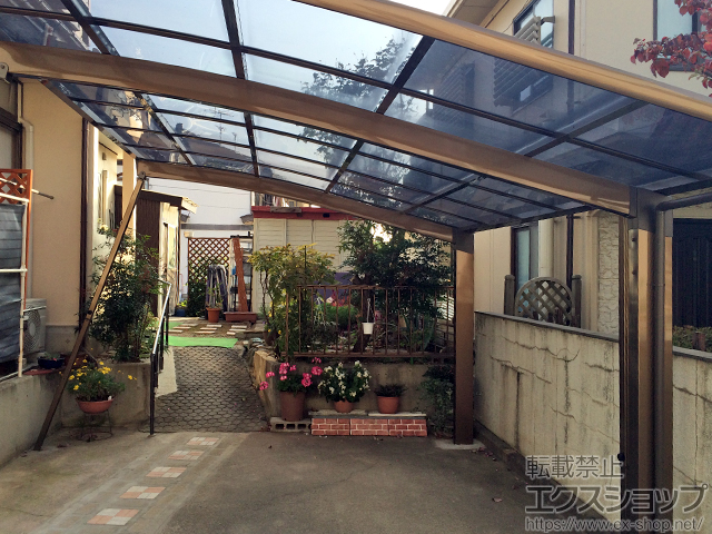 長野県長野市のLIXIL リクシル（トステム）のカーポート カーブポートシグマIII 積雪〜20cm対応＋着脱式サポート 標準 1本入り×2セット 施工例